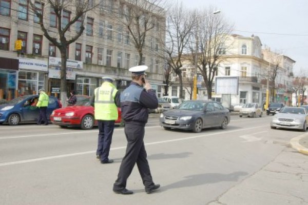 Persoane date în urmărire, depistate de poliţişti